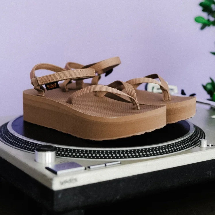 Flatform Slim Sandal
